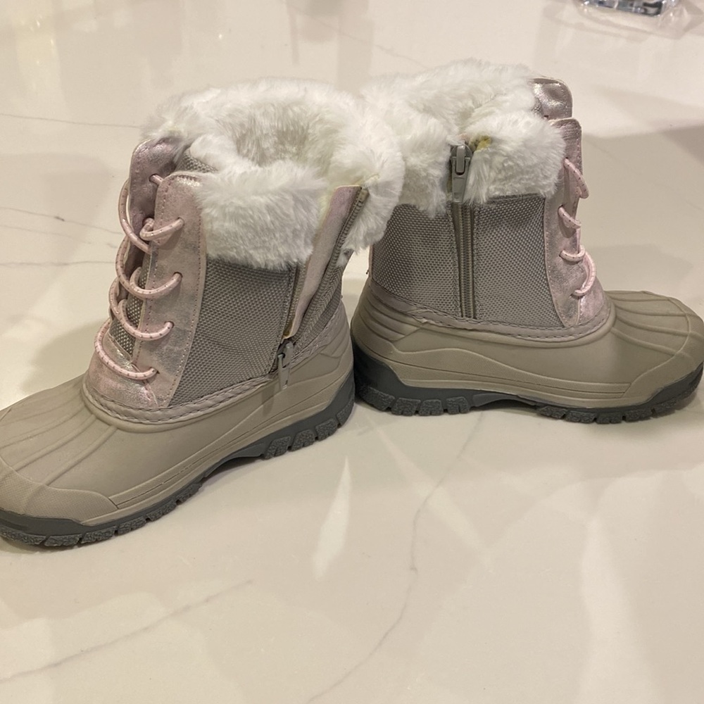 OshKosh B’gosh girls winter snow boot - Picture 2 of 6